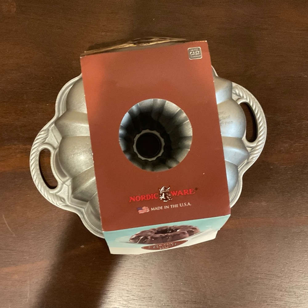 NWT 6-Cup Nordic Ware Bundt Cake Pan - Picture 3 of 4